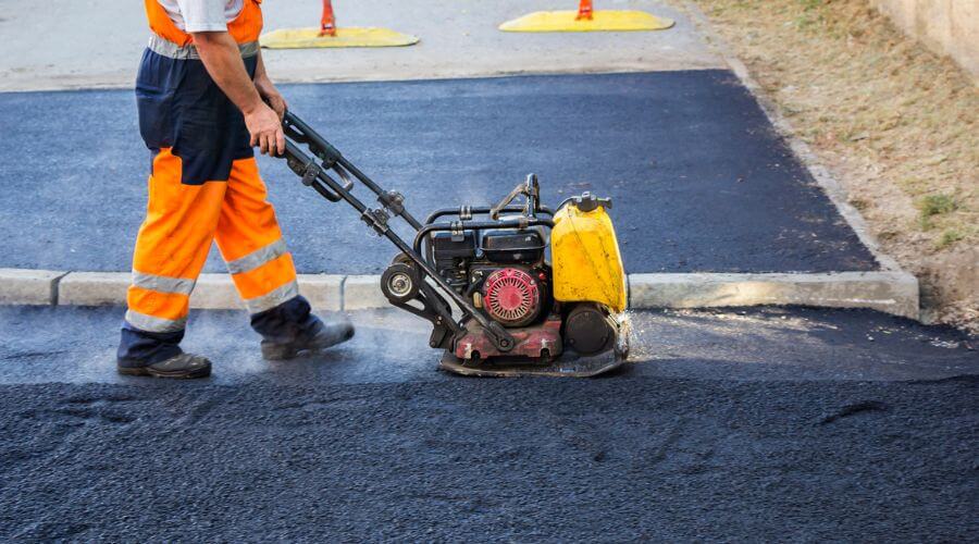 Professional gutter cleaning in Carlisle, IA